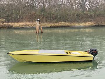 Cofano Mt 2017 con Yamaha 9,9