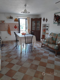 Casa con cantina a Davoli Superiore