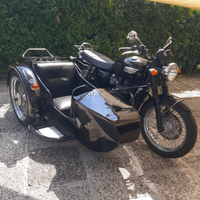 Triumph Bonneville sidecar