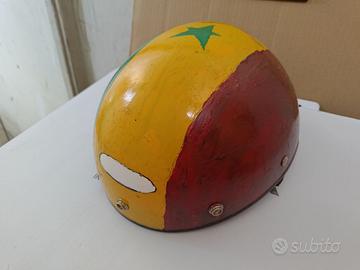 Casco a scodella dipinto con bandiera del Senegal