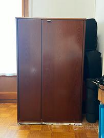 Mobile porta vestiti e coperte