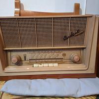 Antiquariato: Antica radio a valvole