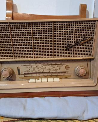 Antiquariato e vintage: Antica radio a valvole