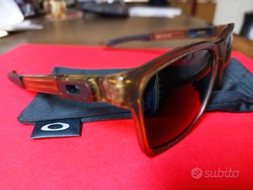 Occhiali da sole Oakley Catalyst 9272-01 Polarizza