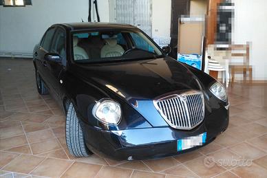 Lancia Thesis 2.4 JTD Emblema