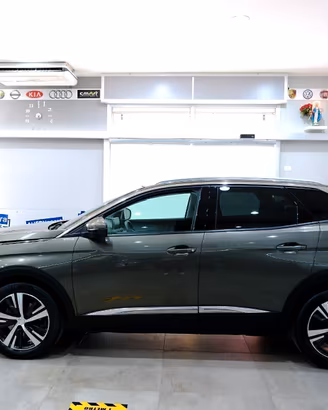 Peugeot 3008 ALLURE 12ooT 130 cv COCKPIT LED/NAV