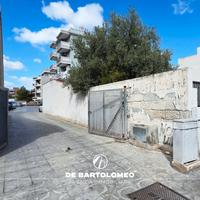 Posto auto scoperto in via Cadore