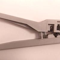 Pinza crimpatrice per cablaggio spine telefoniche