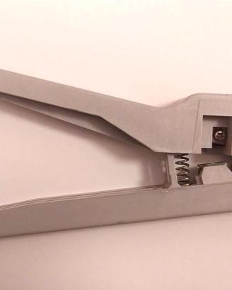 Pinza crimpatrice per cablaggio spine telefoniche
