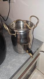 Contenitore piccolo con rubinetto per olio