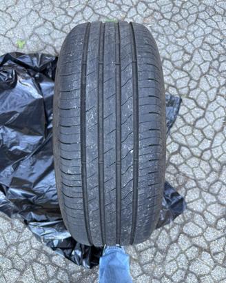 Gomme goodyear estive 215/55r17 98w