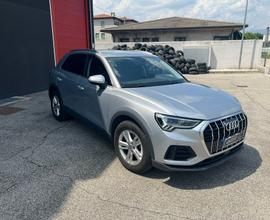 AUDI Q3 35 TDI S tronic Business Advanced