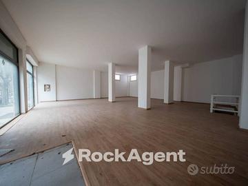 VIA AMENDOLA - LOCALE COMMERCIALE E MAGAZZINO