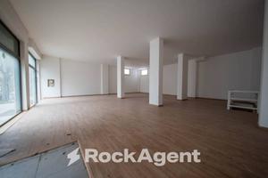 VIA AMENDOLA - LOCALE COMMERCIALE E MAGAZZINO