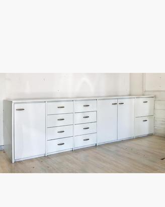 Mobile bianco con cassetti e ante