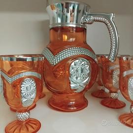 caraffa in vetro arancio e sei bicchieri