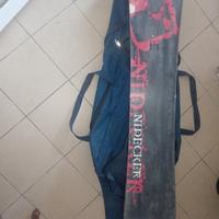 tavola da snowboard con attacchi