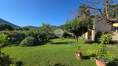 CASA SEMINDIPENDENTE A SPOLETO