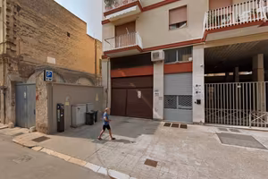 Andria - Posto auto in garage - zona Viale Crispi
