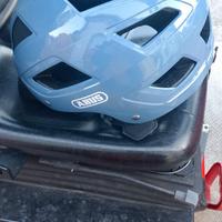 Casco bici marca Abus con luce incorporata