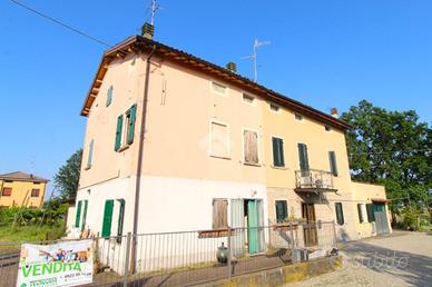 CASA SEMINDIPENDENTE A BAGNOLO IN PIANO