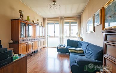 |QUADRILOCALE DOPPI SERVIZI CON BOX E CANTINA|