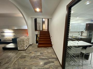 Bifamiliare ristrutturata, ampi spazi