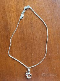 collana con ciondolo 