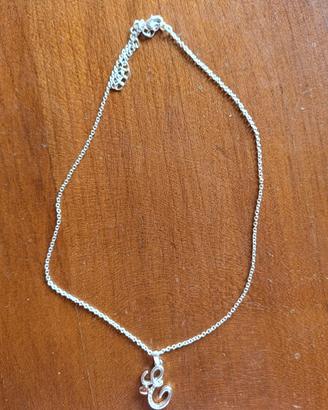 collana con ciondolo 