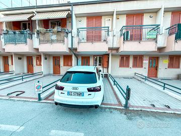 A688 - 1° fila mare con posto auto e a/c