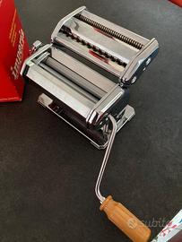 macchina manuale per stendere la pasta Imperia