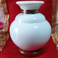 Vaso portafiori in ceramica, base di legno antichi