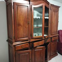 SALA DA PRANZO CON TAVOLO E SEDIE