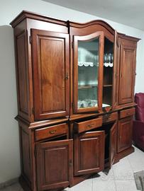 SALA DA PRANZO CON TAVOLO E SEDIE