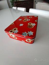 scatola biscotti nuova+formine + ricette per dolci