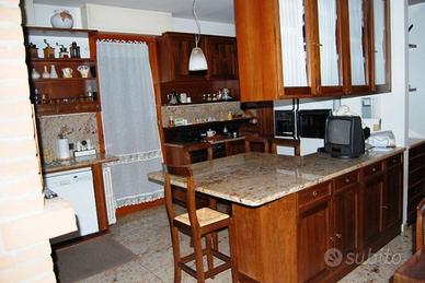Cucina in legno massello arte fiorentina