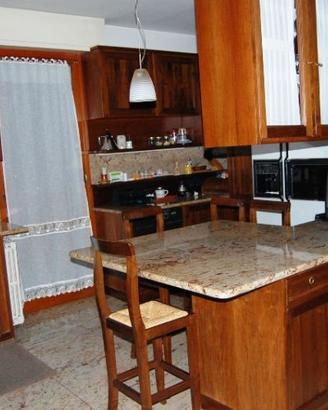 Cucina in legno massello arte fiorentina