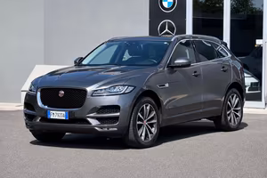 Jaguar F-Pace 2.0 D 180 CV AWD TETTO . CATENA NUOV