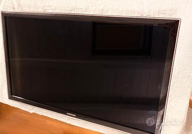 TV Samsung 40”Full HD + Fire Stick + staffa parete