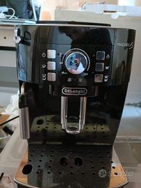 macchina caffè delonghi magnifica S