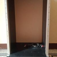 Mobiletto per stereo con ruote