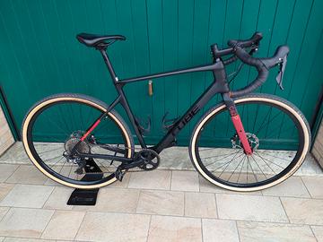 bici da corsa Cube nuroad c62 pro