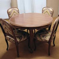 tavolo rotondo con 4 sedie imbottite