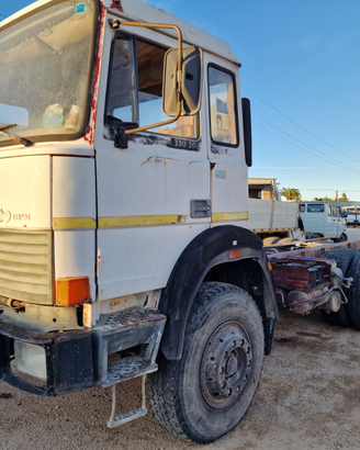 Ricambi Iveco 330.30 mezzo d'opera