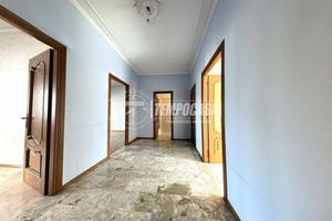 AMPIO TRILOCALE PARZIALMENTE RISTRUTTURATO!!