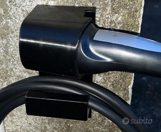 Supporto a parete per cavo EV e spina Type 2