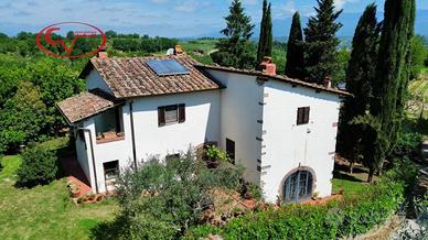 Villa di 250 m² con più di 5 locali e box auto a B