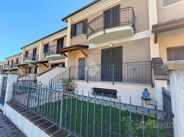 VILLA A SCHIERA A GUALDO TADINO