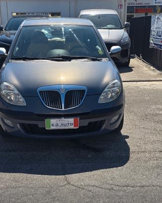 Lancia Ypsilon 1.2 16V Platino