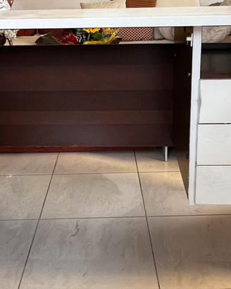 Scrivania in legno